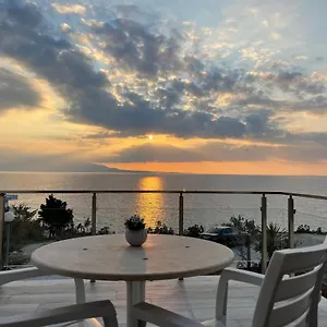 Wave , Sarandë Albania
